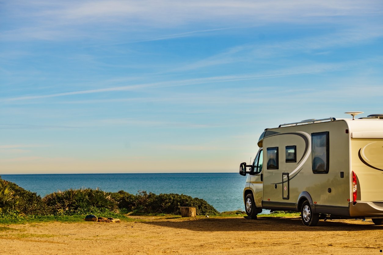 camping car en bord de mer