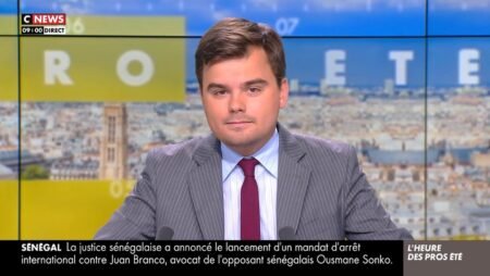 Gauthier Le Bret : un journaliste émérite sur les ondes de CNews Gauthier Le Bret à la présentation d'une émission