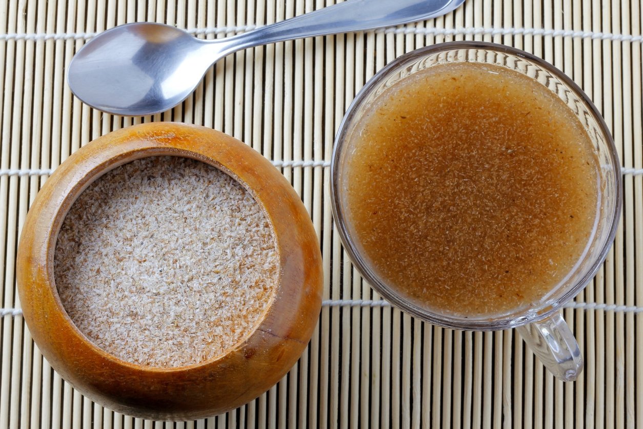 psyllium dans un verre d'eau