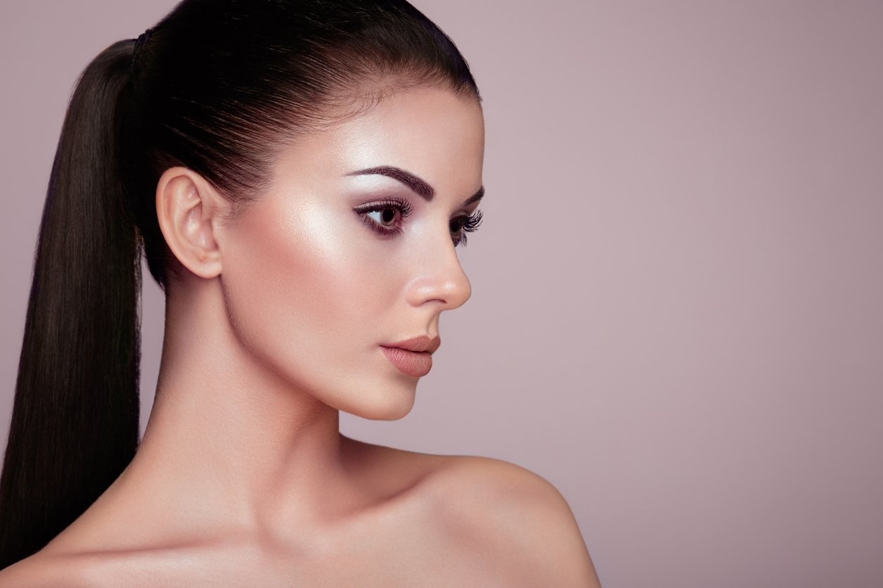 highlighter makeup visage femme