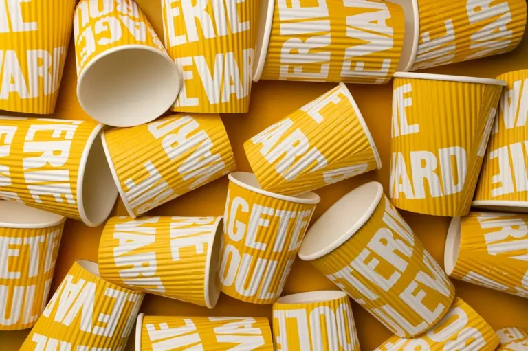 Écologie : gobelets en carton recyclés