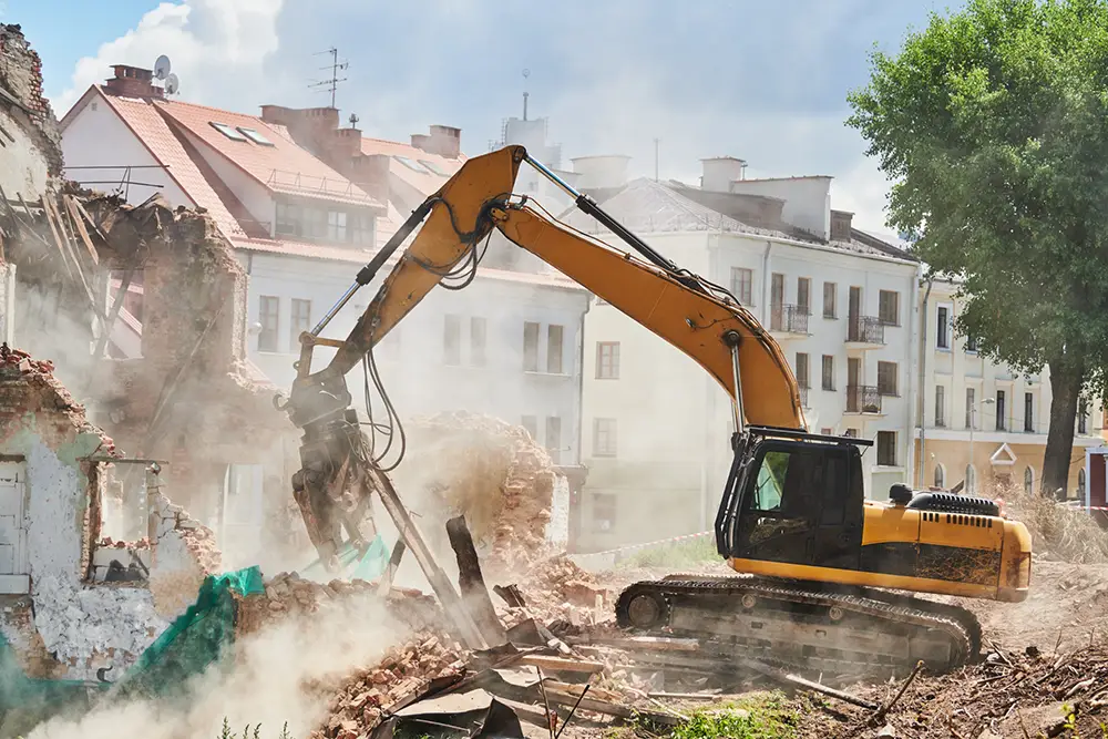démolition avec grue