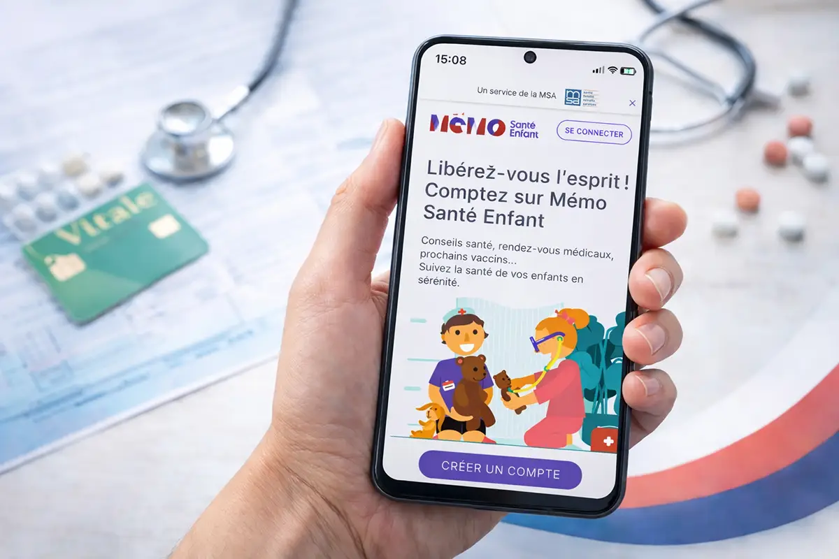 Fiche de l'application Mémo Santé Enfant de la MSA affichée sur un écran de téléphone dans un cadre médical