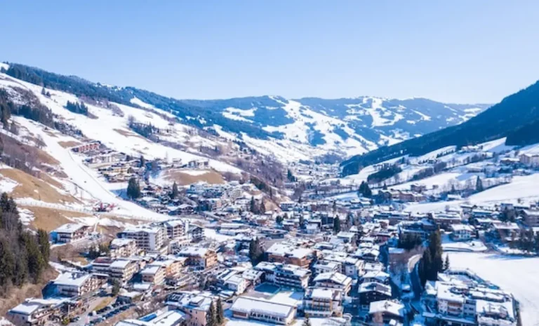 Saint-Martin-de-Belleville : un village alpin authentique à explorer ! Saint-Martin-de-Belleville, village au coeur des Alpes