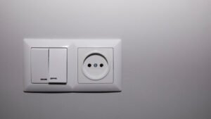 Comment bien installer vos interrupteurs et prises en toute sécurité ? Comment bien installer vos interrupteurs et prises en toute sécurité ?