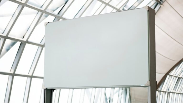 Comment choisir un panneau Dibond pour une signalétique extérieure longue durée ? Comment choisir un panneau Dibond pour une signalétique extérieure longue durée ?